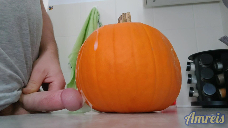 Amreis: एक और हैलोवीन चरमसुख. कद्दू पर धड़कता और मोटा।