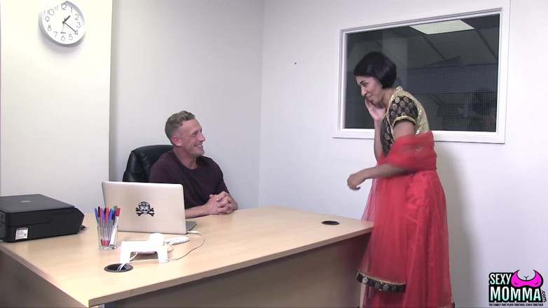 Sexy Momma XXX: Desi Catches Step Mom Sahara with Her Boss!