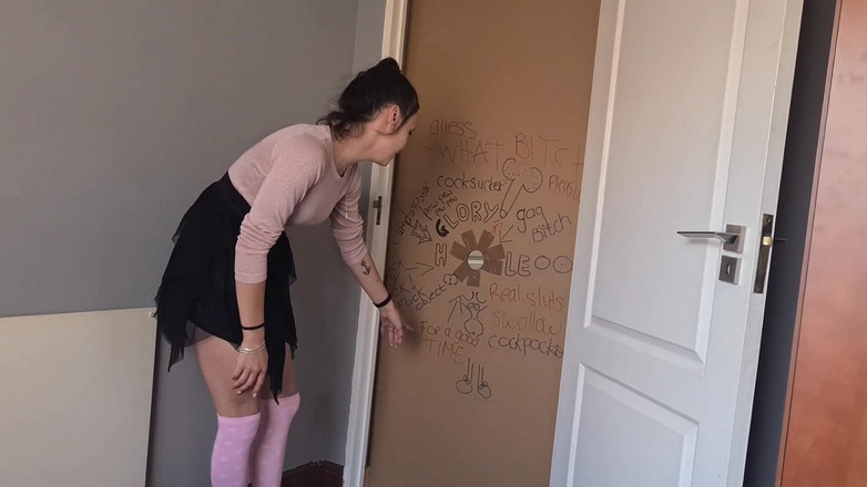 domslutfucker: Hubená Dívka Sání Péro Skrz Slávu a Svléká Si Šaty