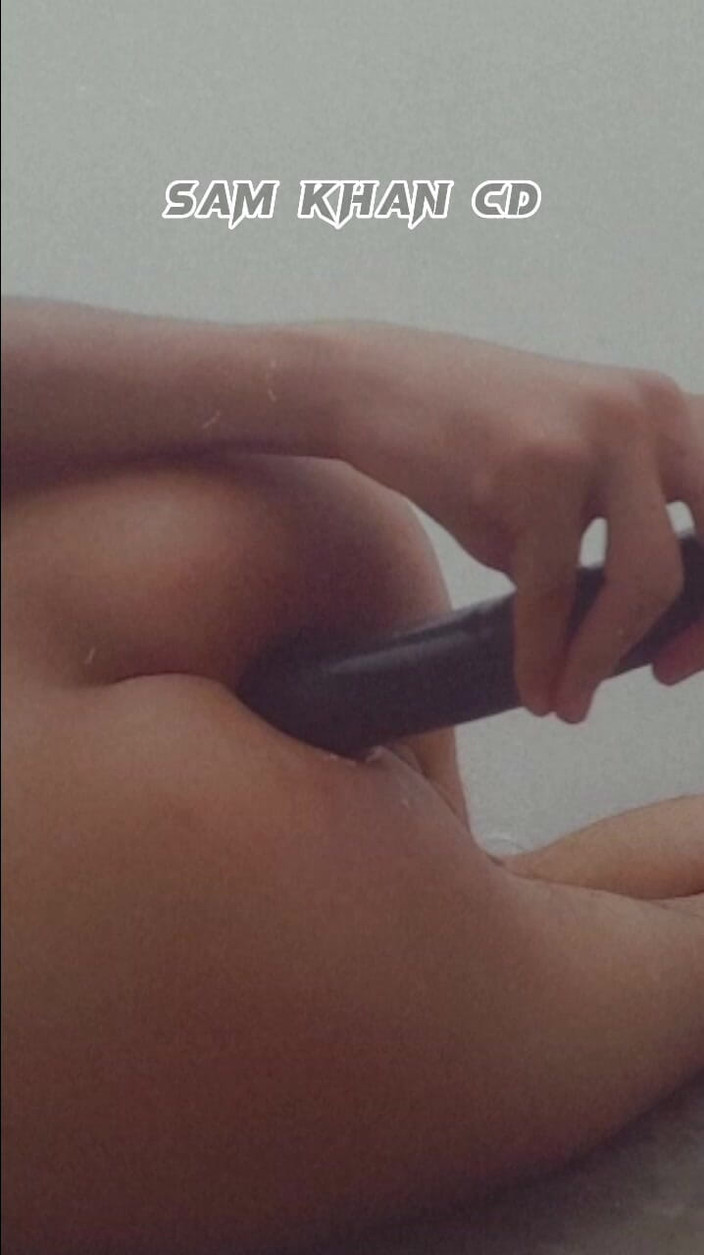 Anna-CD: Пакистанский худой мужик играет с задницей с большим черным дилдо