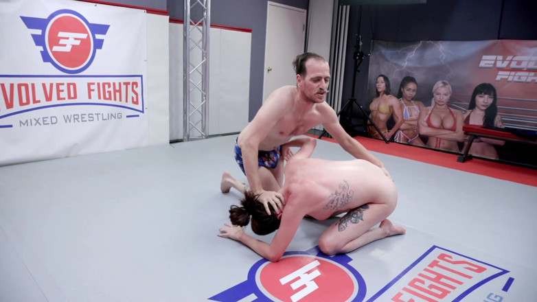 Evolved Fights: Aria Khaide vs Chad Diamond gemengd worstelen