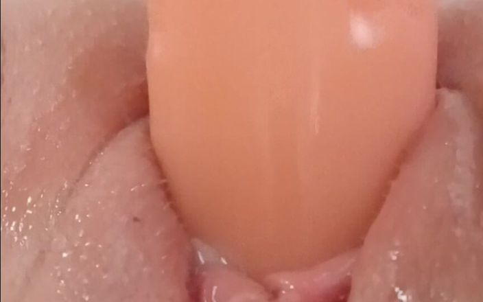 Pinkie: Pretty Pink Pussy Gettlling Pumped