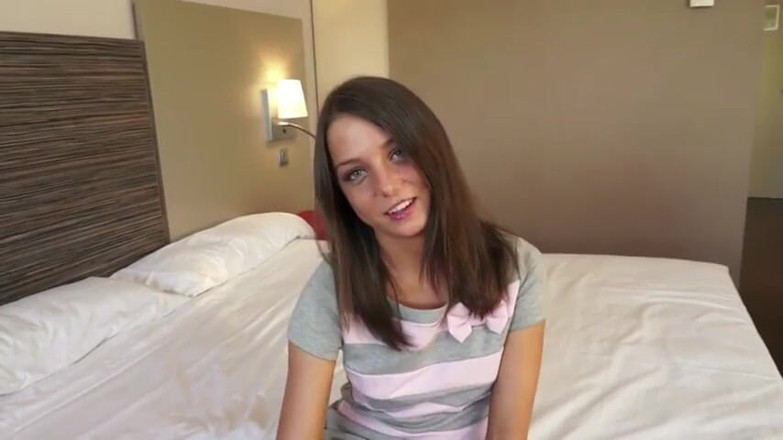 Backdoor Films: Pantat remaja si rambut coklat comel dikongkek dalam casting