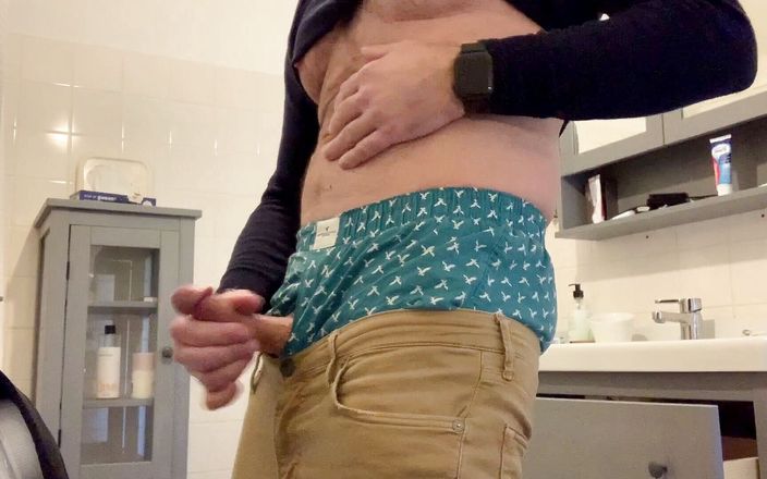 Tjenner: Sagging and jerking off in my boxers