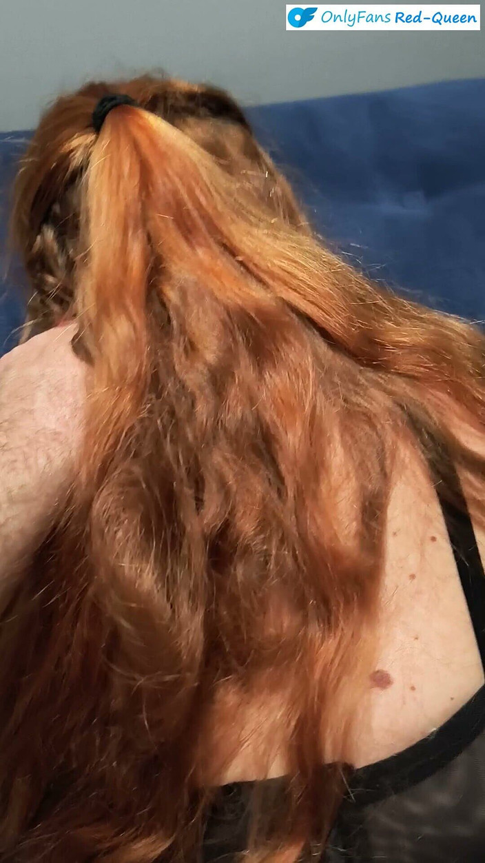 Red Queen: Punto di vista scopata miLF rossa spessa con un plug...