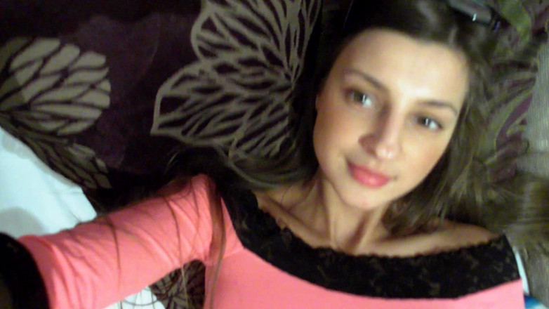 Melena Tara: Трахаю пальцями мою пизду, коли сама вдома