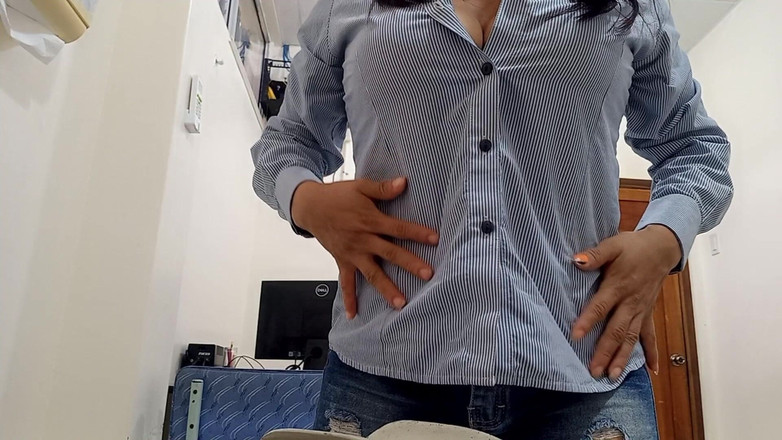 Martin13: सेक्रेटरी के पास नई नौकरी है और अब वह अपने ऑफिस से पोर्न बनाती है।