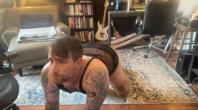 Dirtytrisha: em privado chupando meu vibrador em vestido de renda