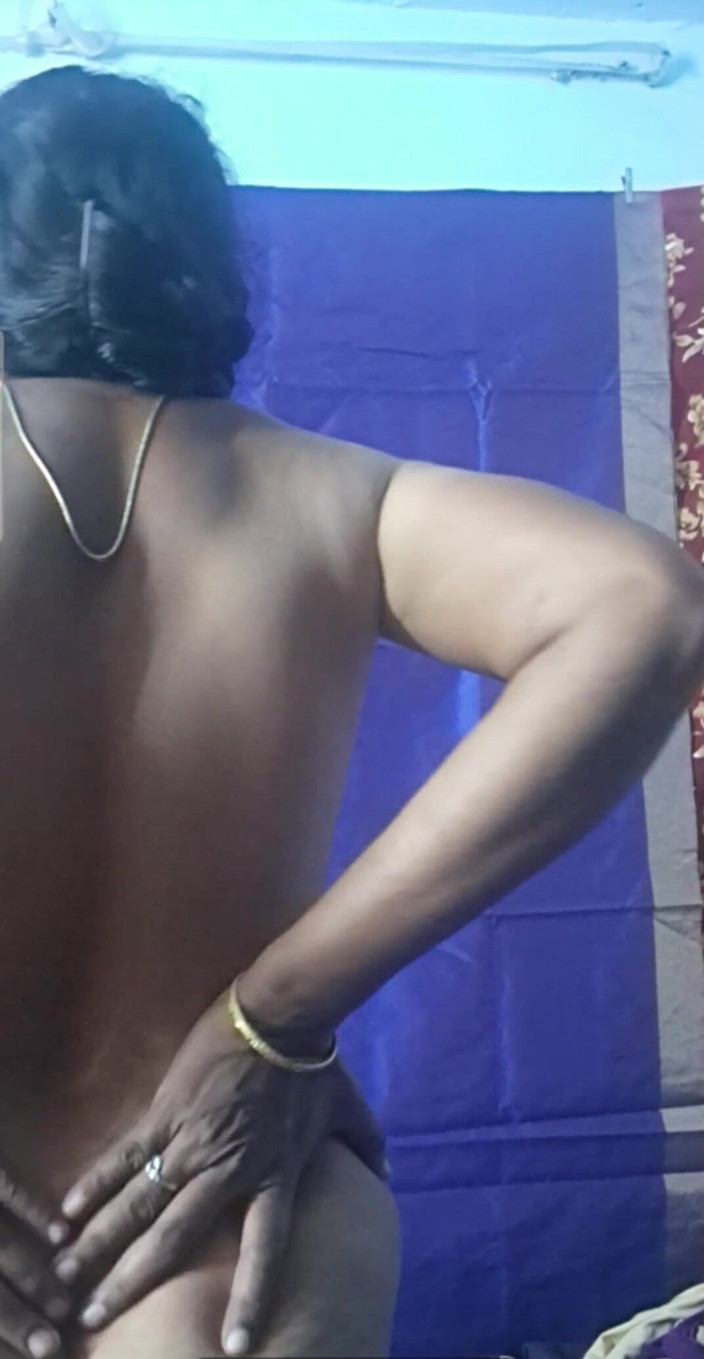 Jayaselvi: Une tatie indienne du village tamoul fait un appel vidéo à...