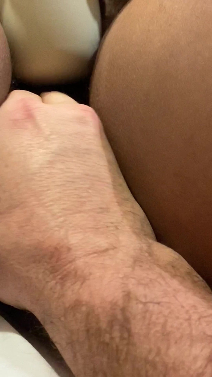 Cpl4you14: Шлюшка Джені використовує вібратор, пестощі пальцями її волохатої чорної пизди