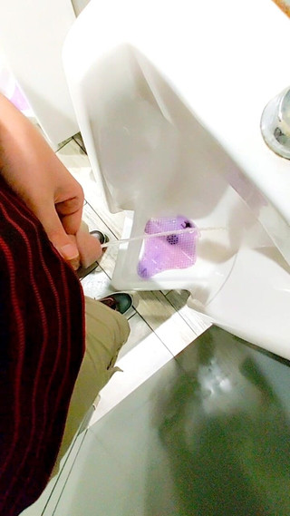 CosmicKastaway: Pișându-se la benzinărie