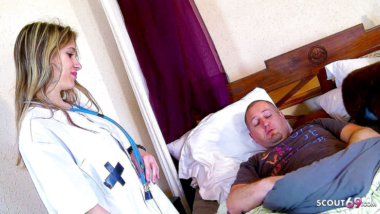 Full porn collection: Nadržená hubená sestřička Saida svádí pacienta tlustým ptákem