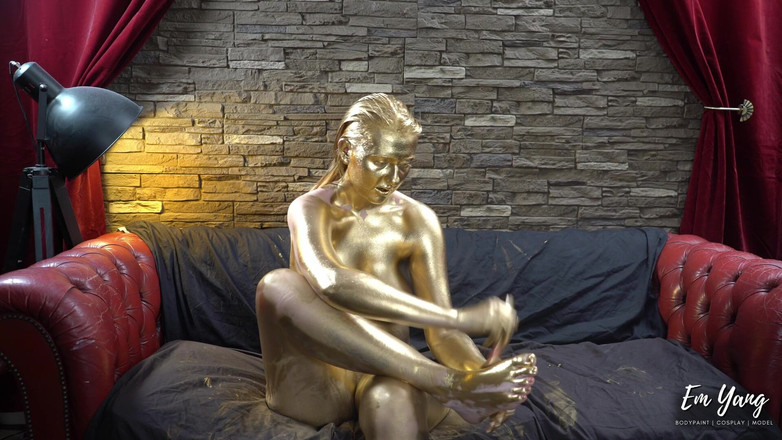 Em Yang: Dipingere il mio corpo intero oro e usando il mio...