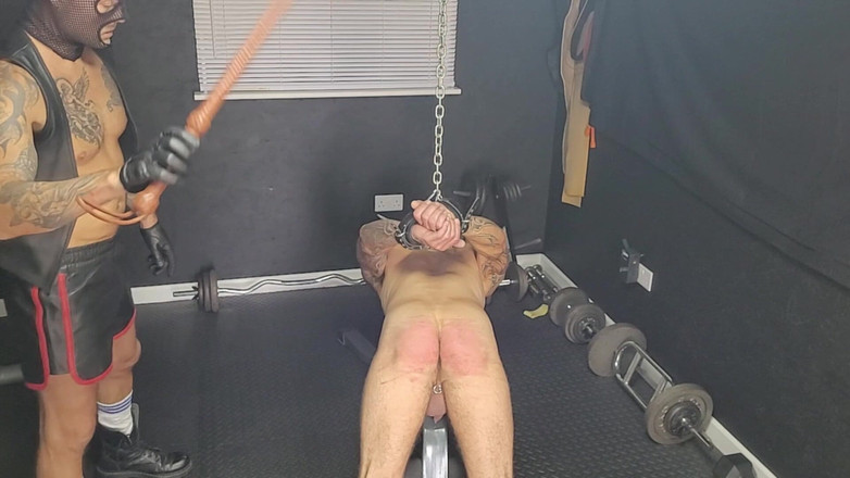 Sexydick: Sub'un iyi bir cezaya ihtiyacı var