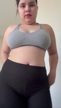 Latina Cachonda En Leggis