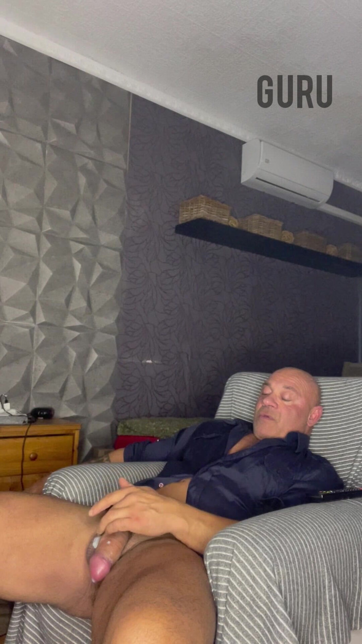 Mr. Guru: 家でソロオニー このシャツ好き