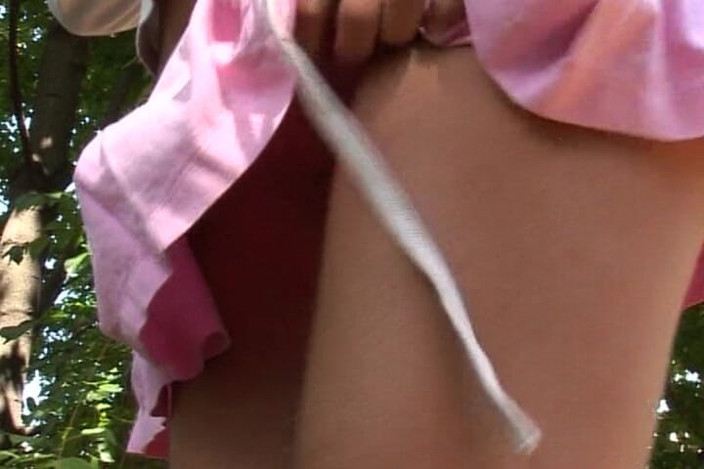 Porno kino: Pirsingli amcıklı Alman bebek ormanda işemeyi seviyor