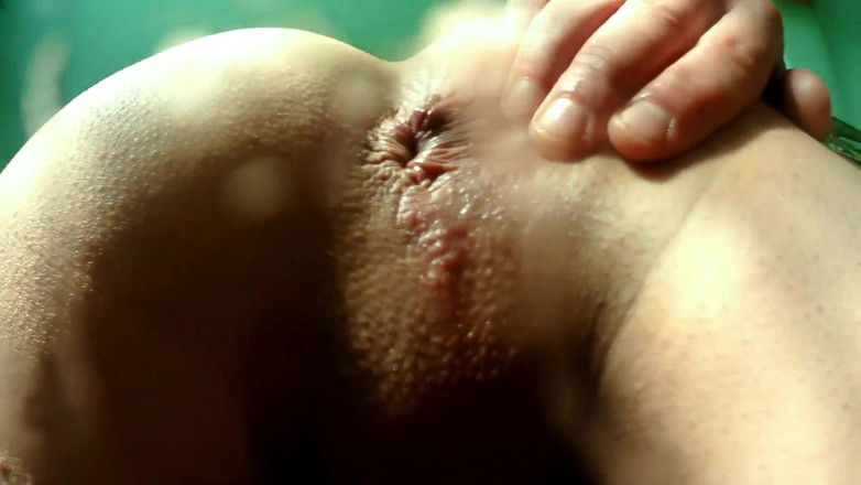 Idmir Sugary: Un twink enfonce un creampie du cul, lèche et caresse...