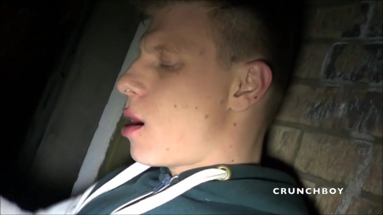 Crunch Boy: Julien fodeu jovem hetero garoto em exhib à noite