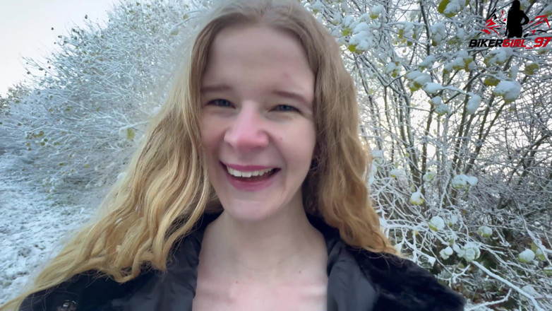 Bikergirl_97: Facial in a Winter Wonderland