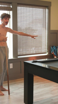 Magic 8 Ball - Donavin dostaje gapi się na piłkę Magic 8 i pięści