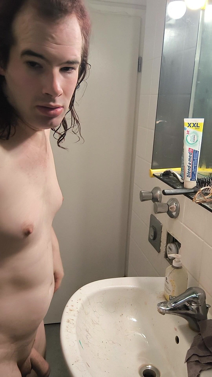 JanineLang: Duscha, raka, torka av och ta hormoner