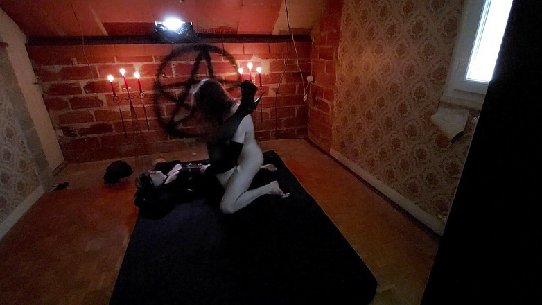 EliAndAdam: Aku bercinta dengan baik kitty gothic seksiku - sudut pandang pertama