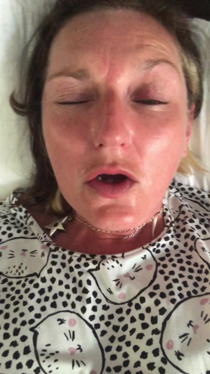 MistressWriggler: Wajahku Yang Hot Dan Berkeringat Bersilang Sampai Orgasme