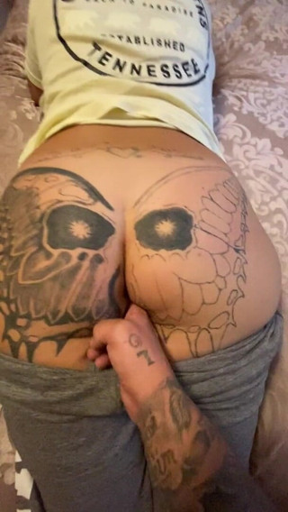MzKiTTy91: PAWG MILF trémousse son cul