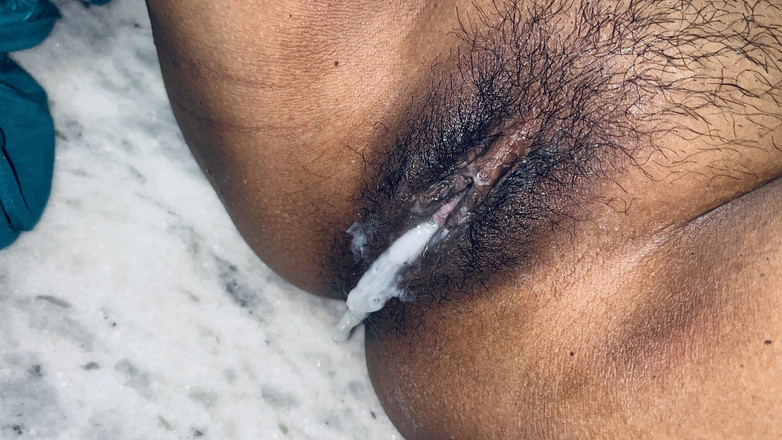 NeelamBhabhi: Desi Bhabhi šuká sperma vyhozené do kundičky