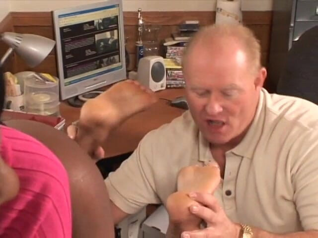Butt Paradise: Hot black chick sucks white cock in office