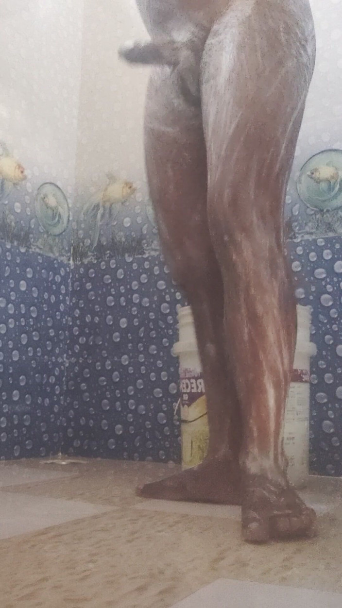 uthapparobin: लड़का शौचालय की सफाई कर रहा है