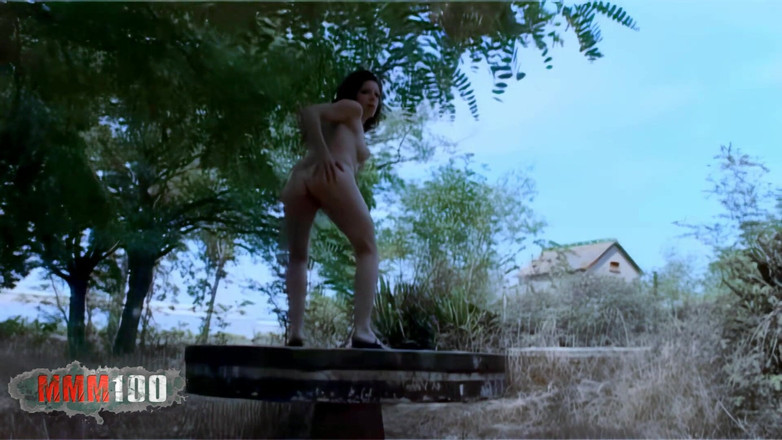 MMM100: 섹시한 방법으로 스트립하는 섹시한 핫한 프랑스 아마추어 스트립