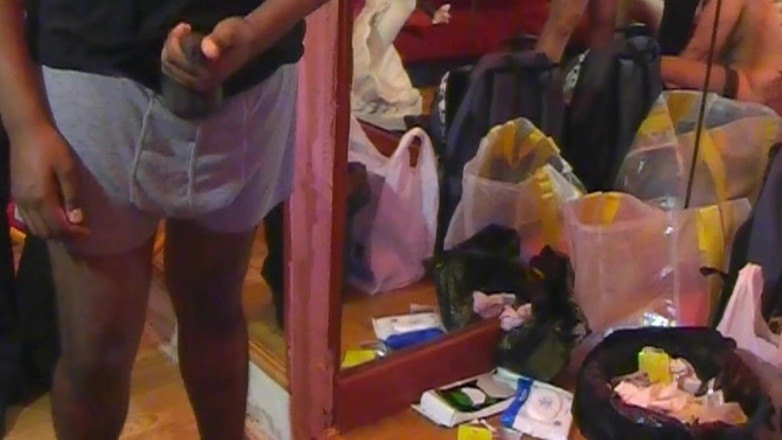 Gangbang and Co: Gangbang dan pesta seks cum untuk MILF pirang bertato ini