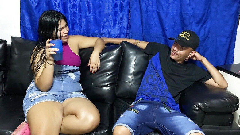 Joraul: Üvey babam amımı sikebilmesi için bana bir şey veriyor