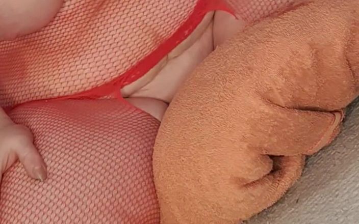 JJ Jewel BBW: Une BBW excitée chevauche une sœur squirteuse