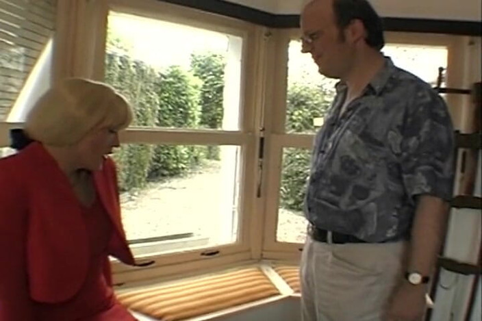 Monde Francais: Blonde French Tranny Shows Her Handjob Skills to Her Lover