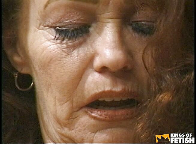 Fixed on Mature: हॉट नानी की बालों वाली चूत को युवा मर्द द्वारा संतुष्ट और पंप किया जाता है