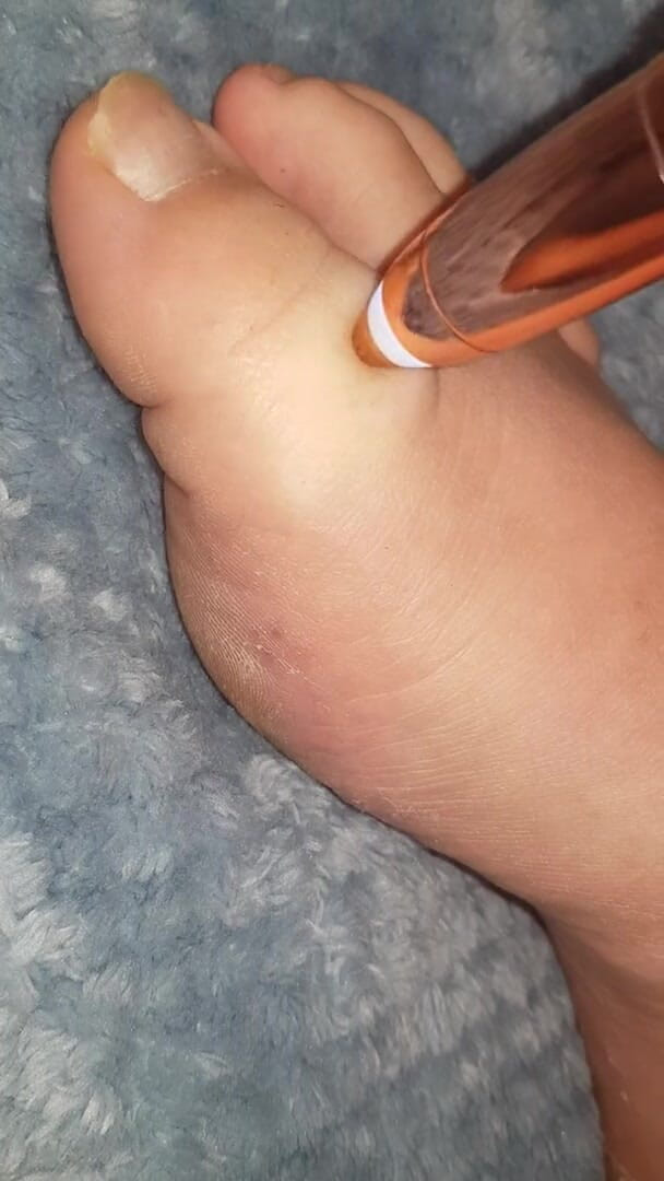 Faith's Feet Fetish: Faith feet fetish - shaving my toes