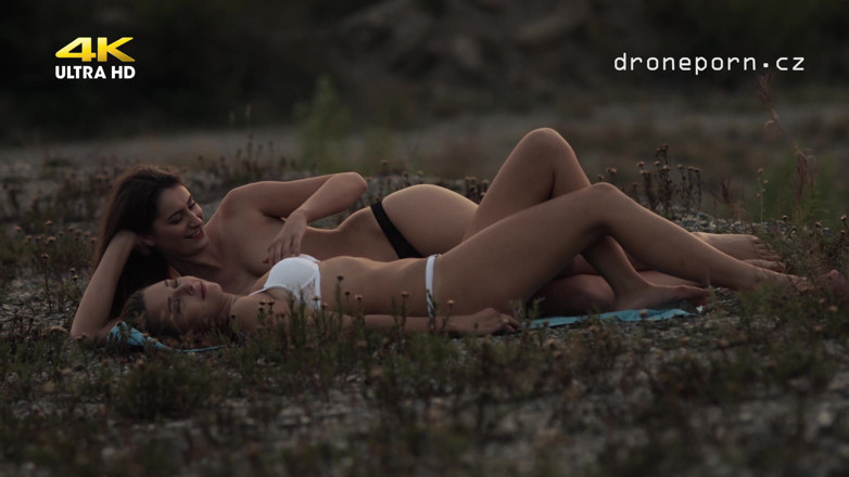 Peaches and Bananas: Lesbians on the nude beach