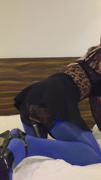 Adaa mastrubándose y jugando con el coño