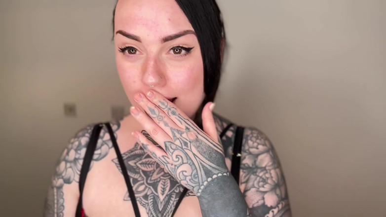 Miss Valentina: Dorongan Embrace Bi