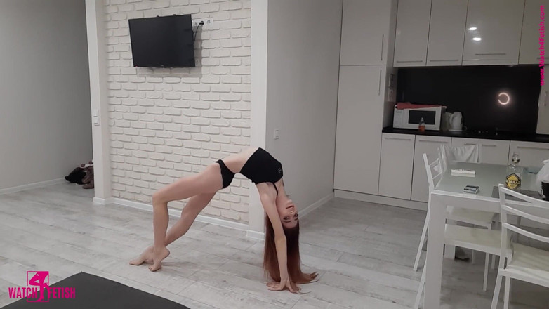 Watch4fetish: Mary Way shows amazing flexible exercises