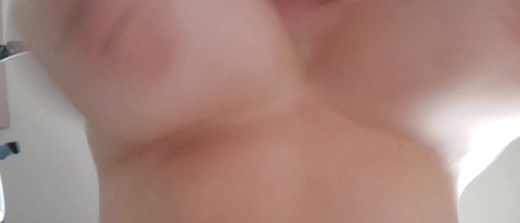 Missi Rae: Meer zoals dit. Dikke pik neukt mijn enorme tieten totdat...