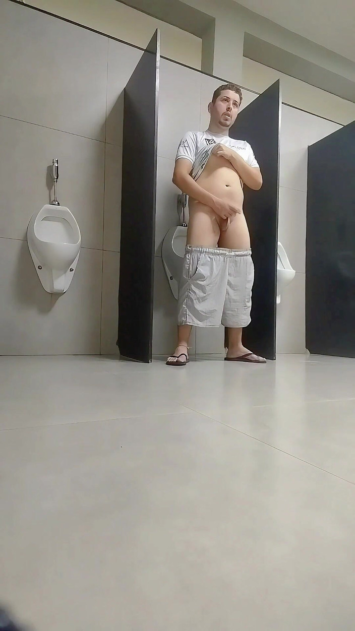 Marcosninfo: Předváděl jsem se na toaletě na tržnici a málem mě...