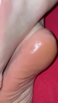 Gerçek amatör seksi yağlı tabanların tadını çıkarıyor