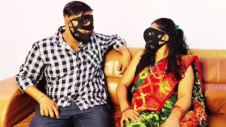 Moni001: Yeni evli Hintli yenge yalnızken Devar tarafından sikiliyor.