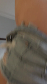 Troia bimbo mostra il suo culo grosso