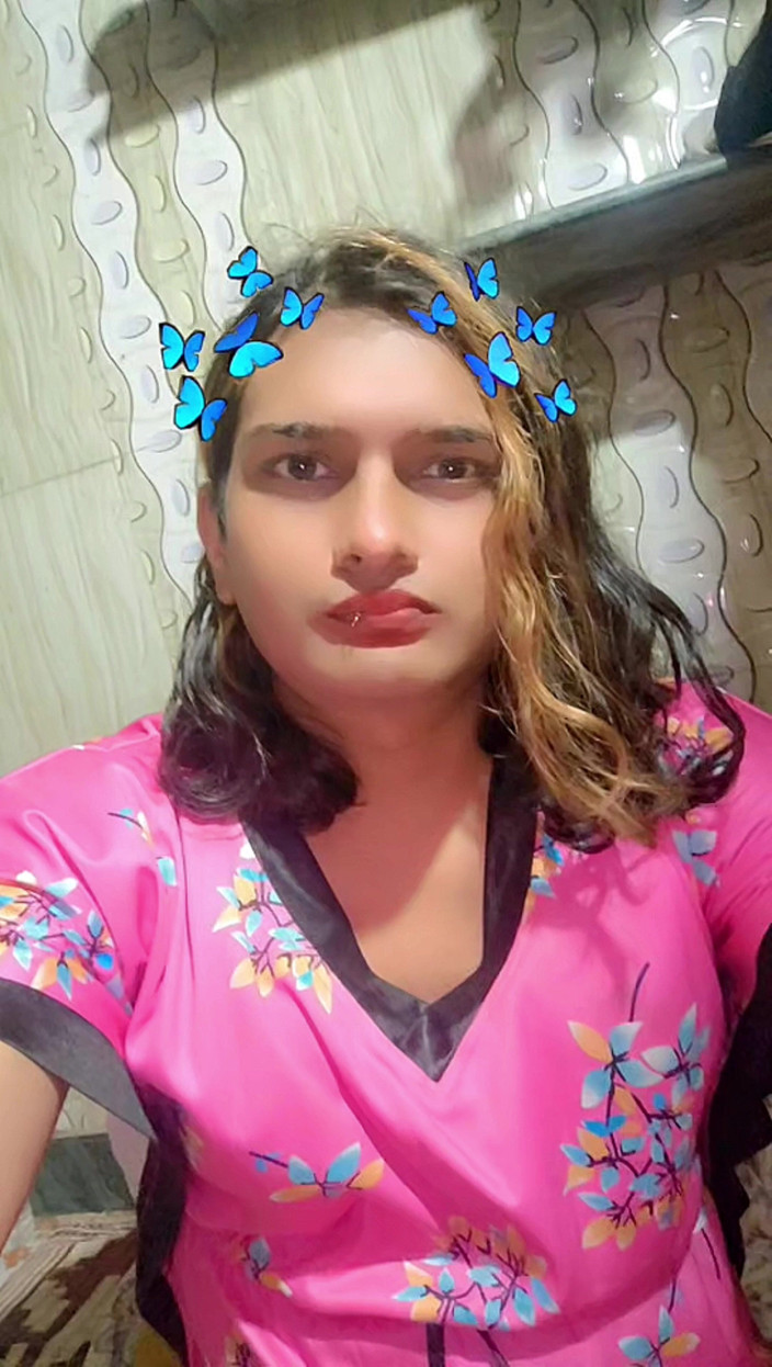 Zoyasazadai: Zoya Shezadi Going to Secret Small Room to Mood Fresh...