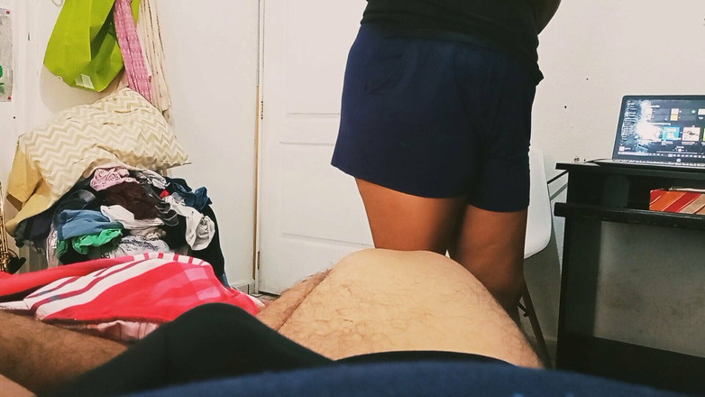 Karmicoxv: シャワーを浴びる準備をしている妻の様子を撮影